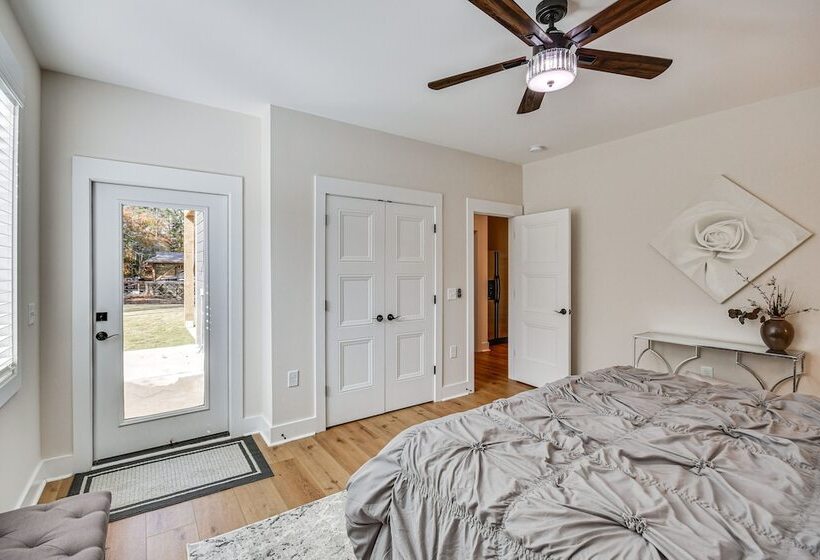 Beachfront Dadeville Family Escape On Lake Martin!