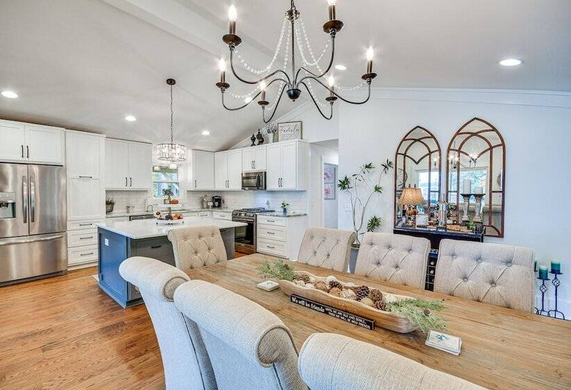 Beachfront Dadeville Family Escape On Lake Martin!