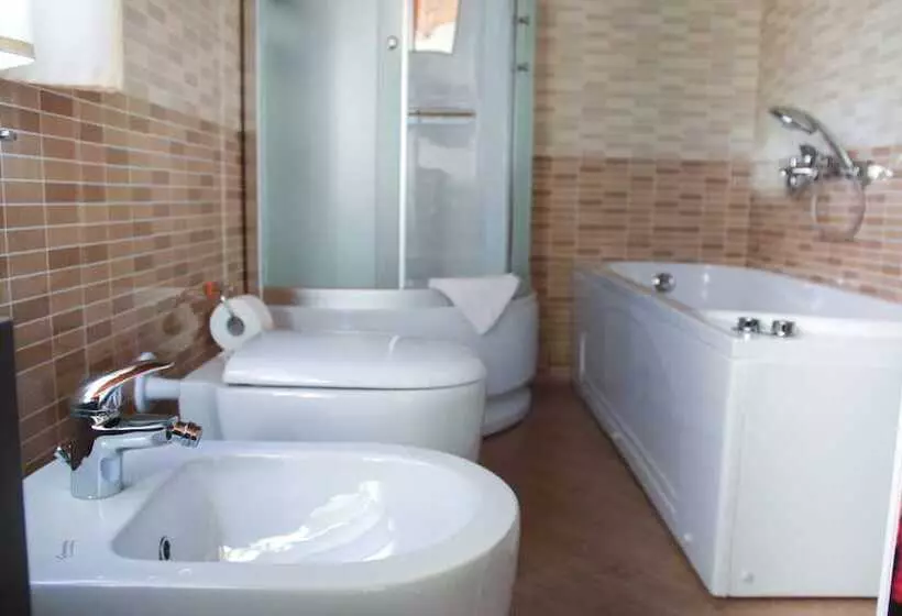 تختخواب و صبحانه Camagna Country House Suite Guttuso