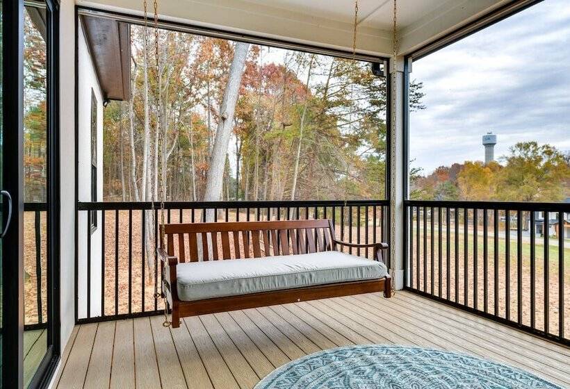 Bright Mooresville Retreat, Steps To Lake Norman!