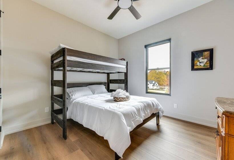 Bright Mooresville Retreat, Steps To Lake Norman!