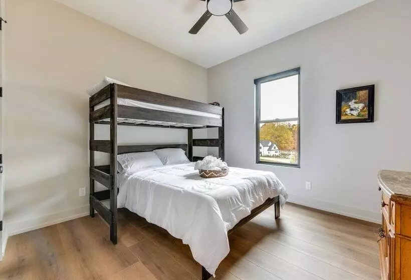 Bright Mooresville Retreat, Steps To Lake Norman!