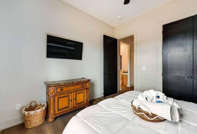 Bright Mooresville Retreat, Steps To Lake Norman!