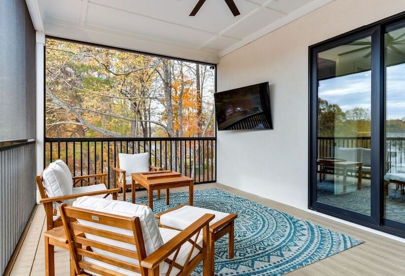 Bright Mooresville Retreat, Steps To Lake Norman!