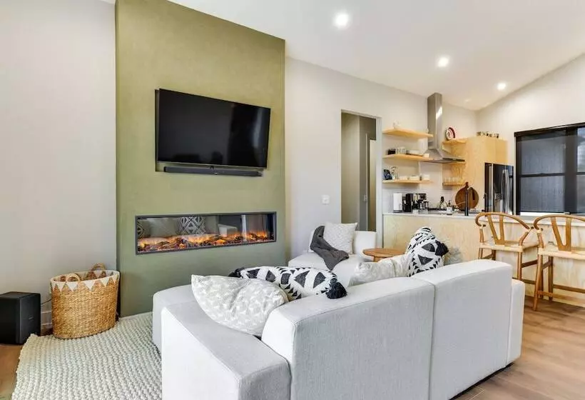 Bright Mooresville Retreat, Steps To Lake Norman!