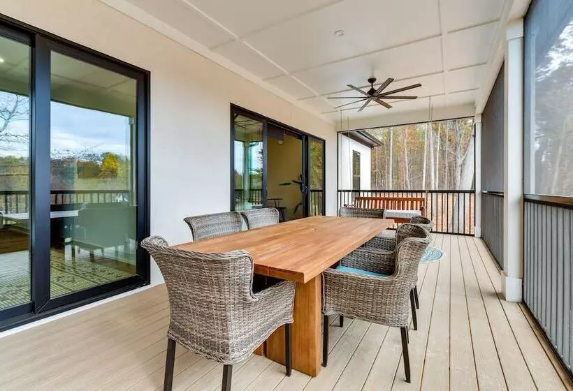 Bright Mooresville Retreat, Steps To Lake Norman!