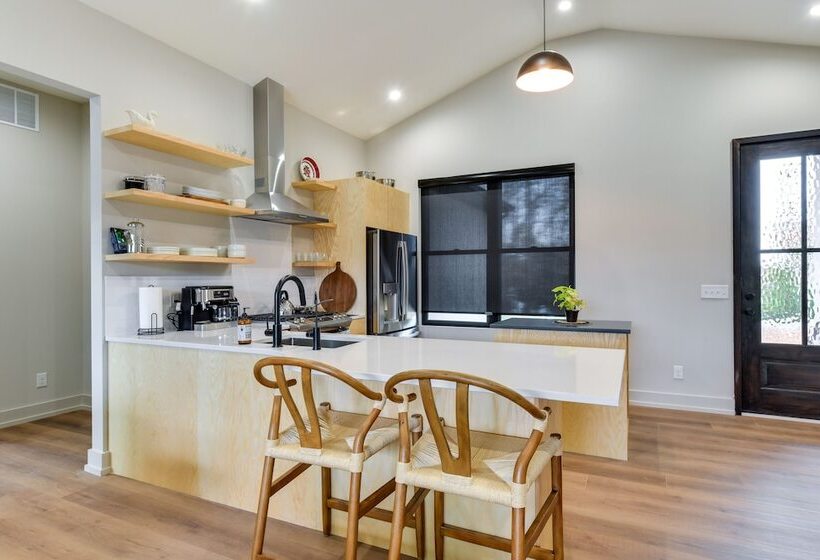 Bright Mooresville Retreat, Steps To Lake Norman!