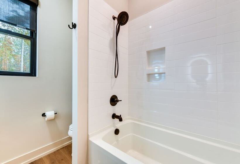 Bright Mooresville Retreat, Steps To Lake Norman!