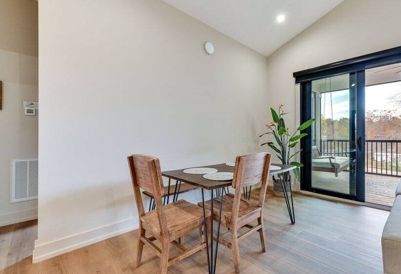 Bright Mooresville Retreat, Steps To Lake Norman!