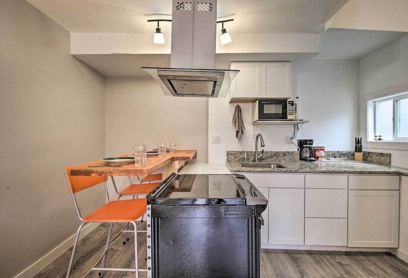 Charming Abode W/ Patio 5 Minutes To Balboa Park!