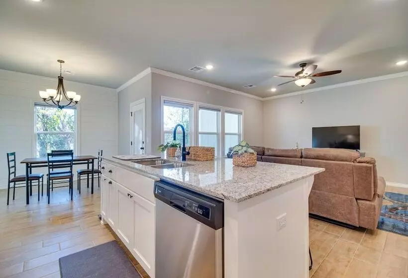 Charming Grove Home W/ Deck Near Grand Lake!