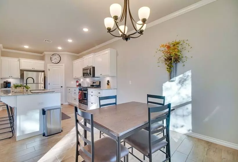 Charming Grove Home W/ Deck Near Grand Lake!