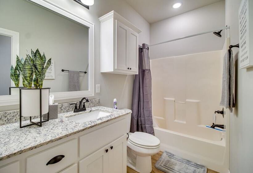 Charming Grove Home W/ Deck Near Grand Lake!