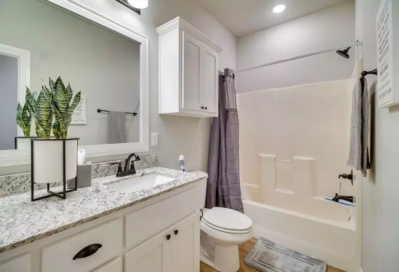 Charming Grove Home W/ Deck Near Grand Lake!