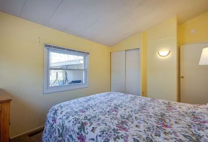 Cozy Huntingdon Escape: 19 Mi To Penn State Univ!