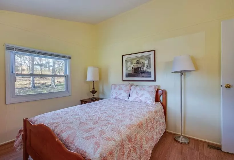 Cozy Huntingdon Escape: 19 Mi To Penn State Univ!