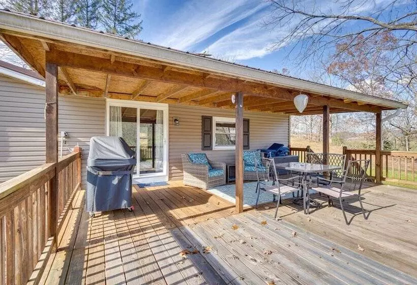 Cozy Huntingdon Escape: 19 Mi To Penn State Univ!