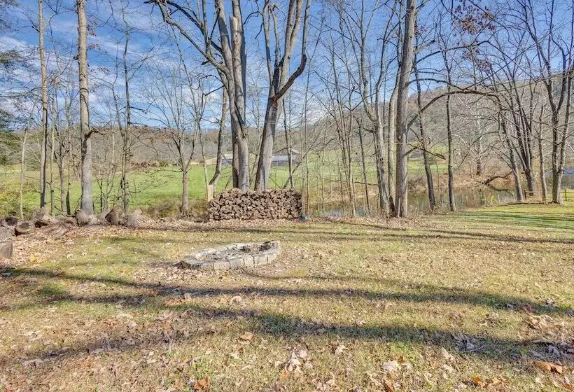 Cozy Huntingdon Escape: 19 Mi To Penn State Univ!