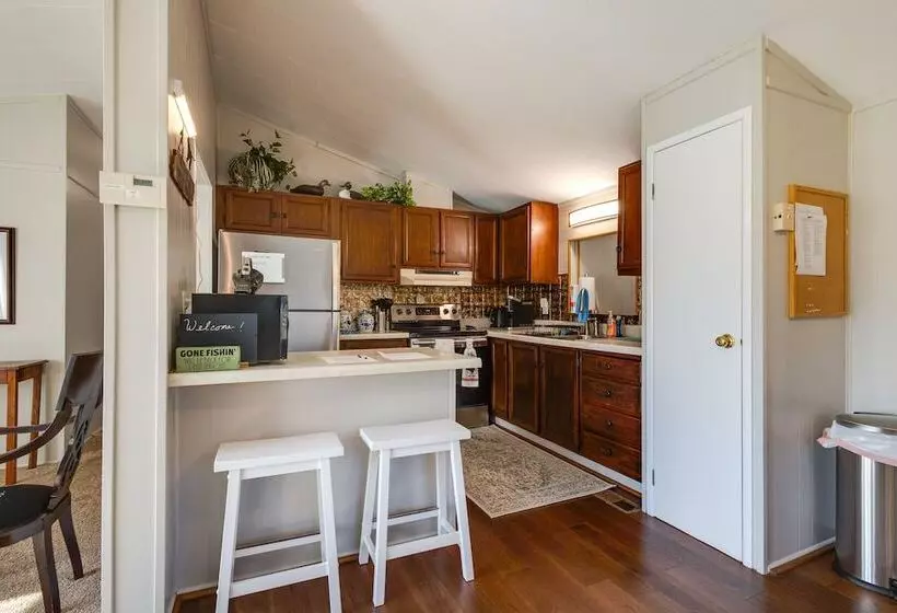 Cozy Huntingdon Escape: 19 Mi To Penn State Univ!