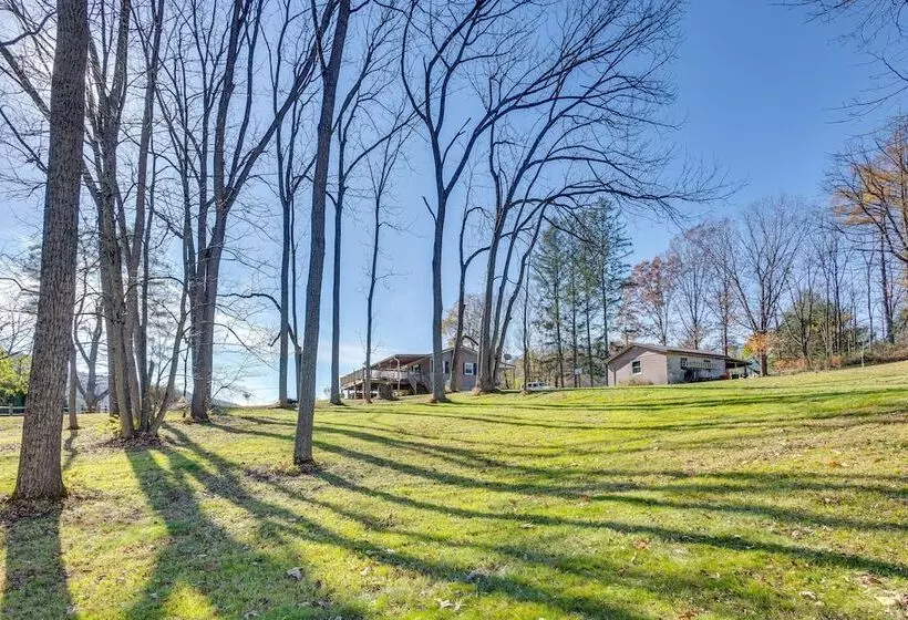 Cozy Huntingdon Escape: 19 Mi To Penn State Univ!