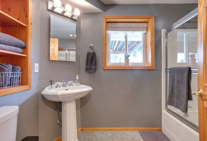 Furnished Deck + Fire Pit: Thornton Family Retreat