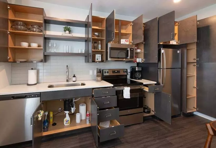 Cozysuites Artistry Cincinnati