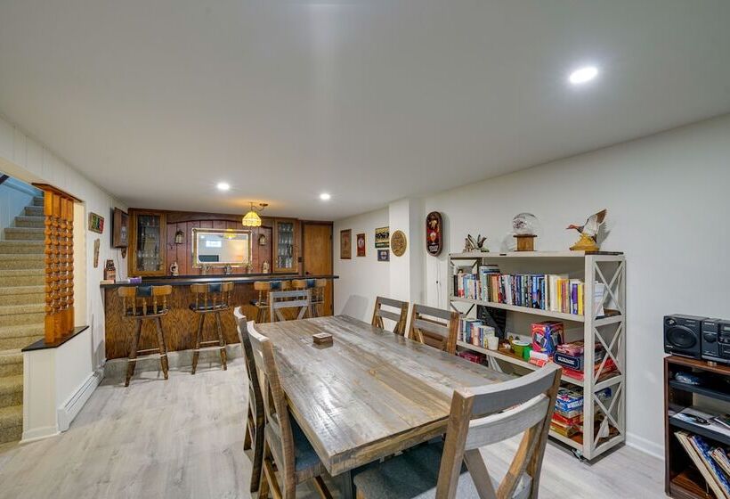 Coty S House Illinois Getaway W/ Bar: Near Golf!