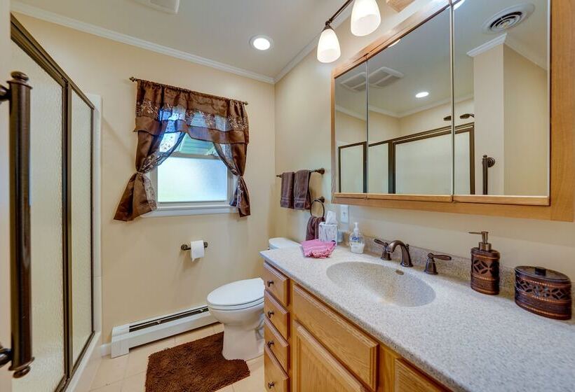 Coty S House Illinois Getaway W/ Bar: Near Golf!