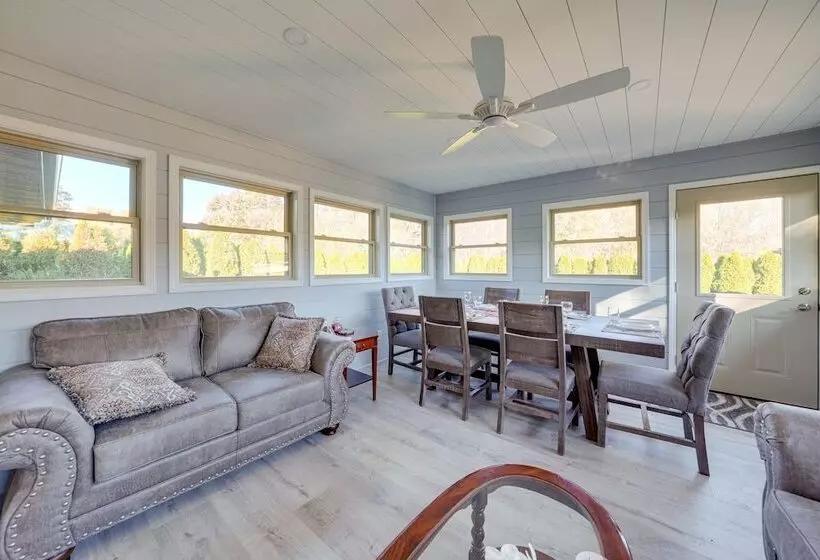 Coty S House  Illinois Getaway W/ Bar: Near Golf!