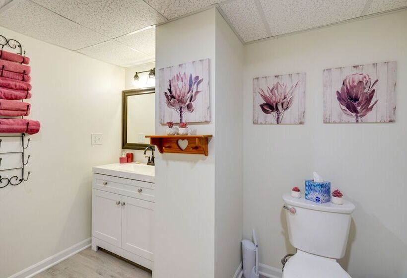 Coty S House Illinois Getaway W/ Bar: Near Golf!