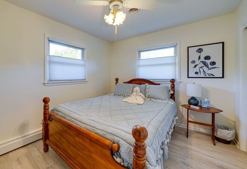 Coty S House Illinois Getaway W/ Bar: Near Golf!