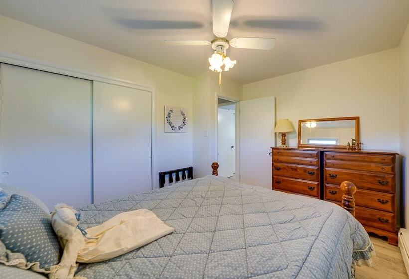 Coty S House Illinois Getaway W/ Bar: Near Golf!