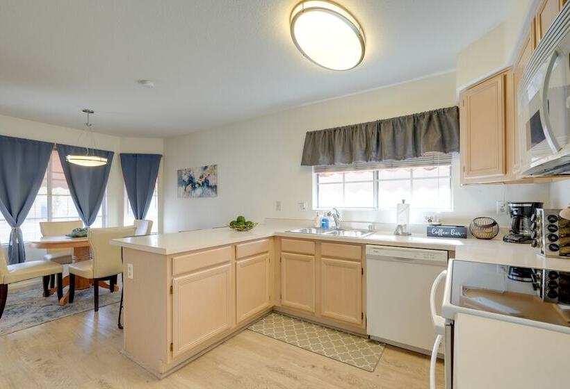 Glendale Home On A Golf Course W/ Patio & Views!