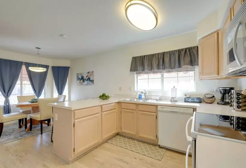 Glendale Home On A Golf Course W/ Patio & Views!