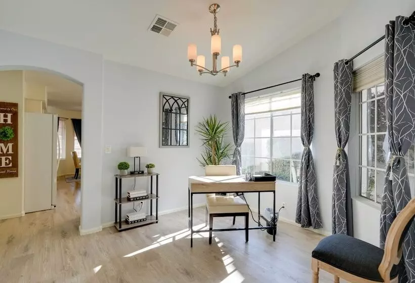 Glendale Home On A Golf Course W/ Patio & Views!