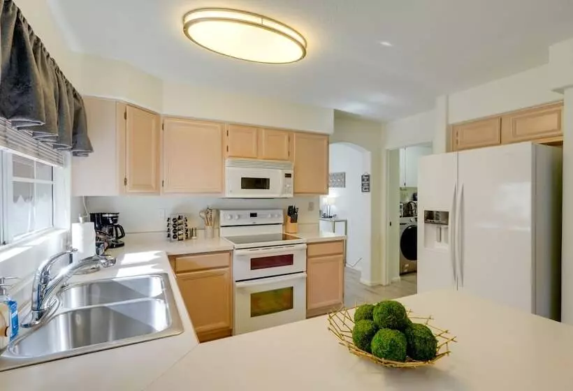 Glendale Home On A Golf Course W/ Patio & Views!