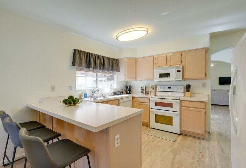 Glendale Home On A Golf Course W/ Patio & Views!