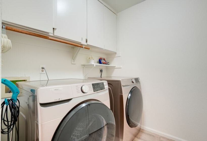 Glendale Home On A Golf Course W/ Patio & Views!