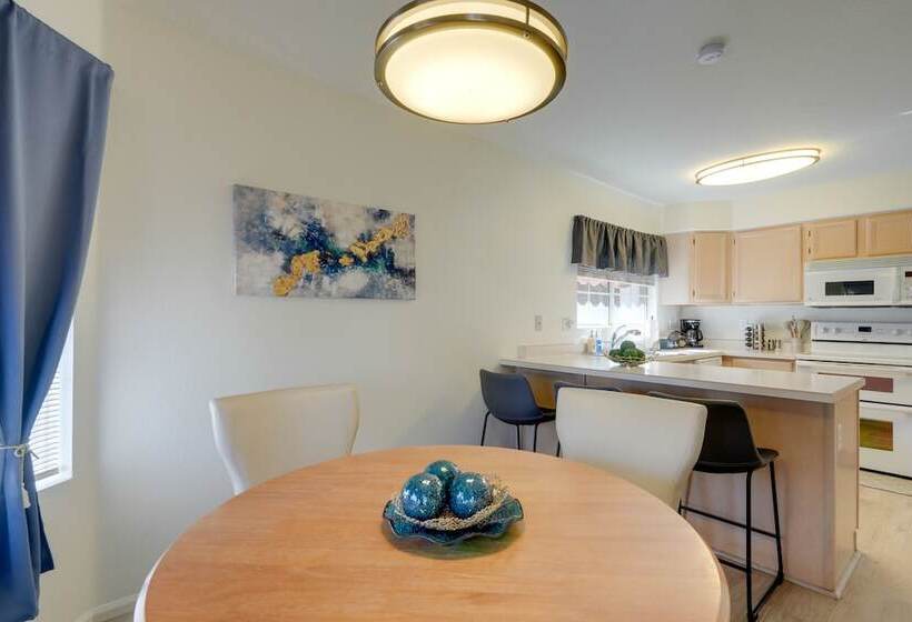 Glendale Home On A Golf Course W/ Patio & Views!