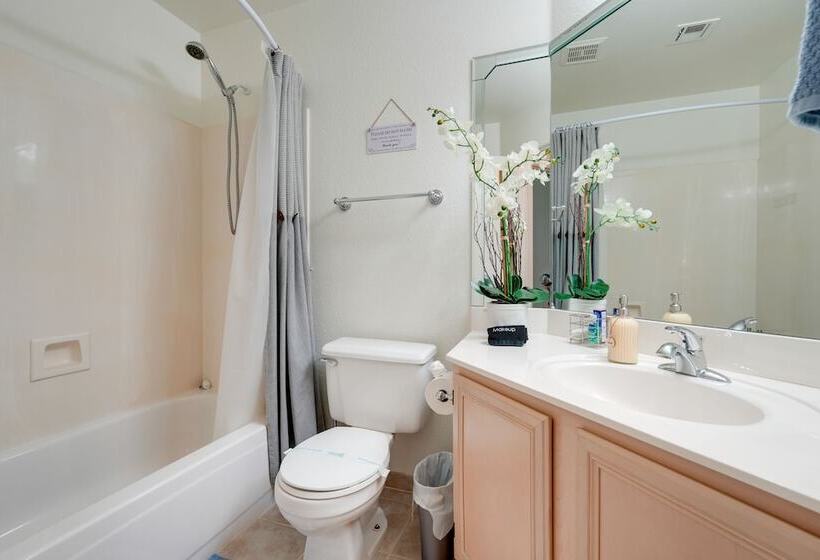 Glendale Home On A Golf Course W/ Patio & Views!