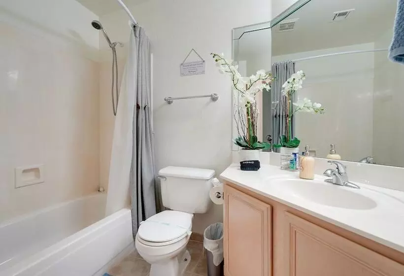 Glendale Home On A Golf Course W/ Patio & Views!