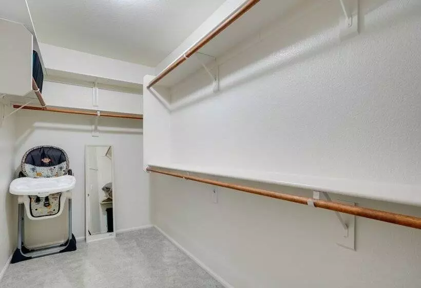 Glendale Home On A Golf Course W/ Patio & Views!