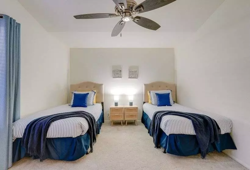 Glendale Home On A Golf Course W/ Patio & Views!