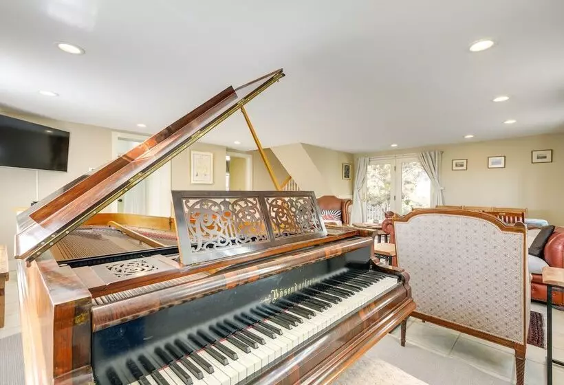 Historic New Hampshire Home: 1 Mi To Boat Launch