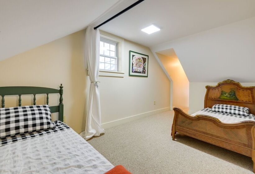 Historic New Hampshire Home: 1 Mi To Boat Launch