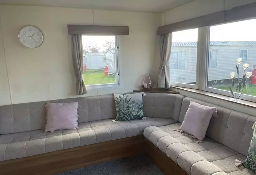 Hotelli Captivating 2 Bed Caravan In Clacton On Sea