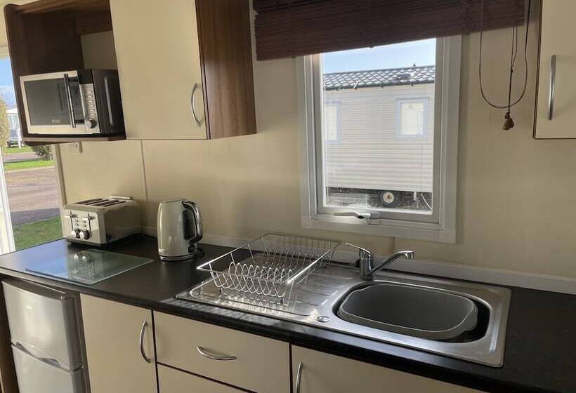 فندق Captivating 2 Bed Caravan In Clacton On Sea