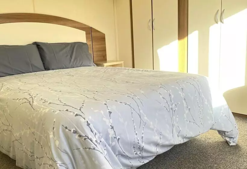 Hotelli Captivating 2 Bed Caravan In Clacton On Sea