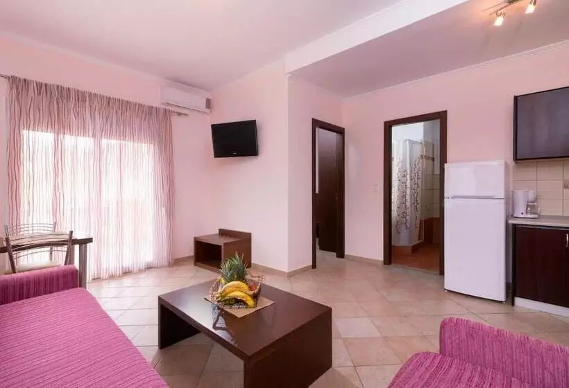 Hotelli Nikolas Studios