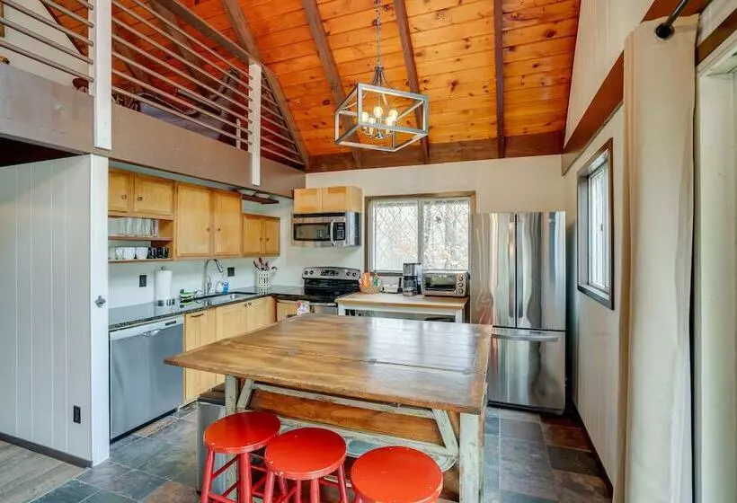 Hunter Mountain Home W/ Game Room: 1 Mi To Skiing!